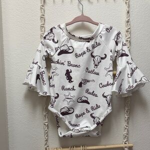 Cream Western Print Ruffle-Sleeve Baby Bodysuit